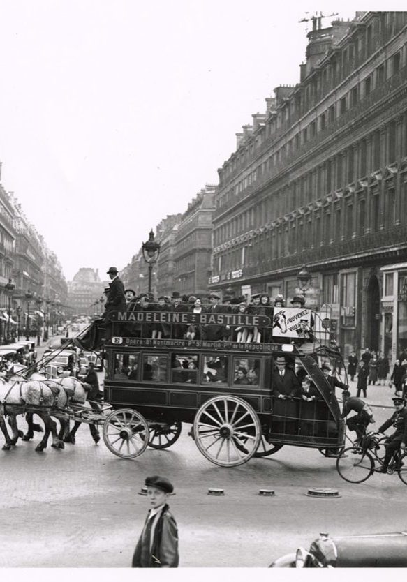 A photo of Paris’ Omnibus Madeleine-Bastille, from a new exhibit at Cecil H. Green Library | Roxane Debuisson Collection / Stanford University Libraries