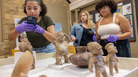 Student curators prepare Tumbas De Tiro exhibit for the SUAC Exhibition "De la Tierra: Indigenous Ceramics from West Mexico Transcending Time and Space” at the Stanford Archaeology Center at Stanford University in Palo Alto, CA on Tuesday, May 28, 2024. Photographer: LiPo Ching/Stanford University