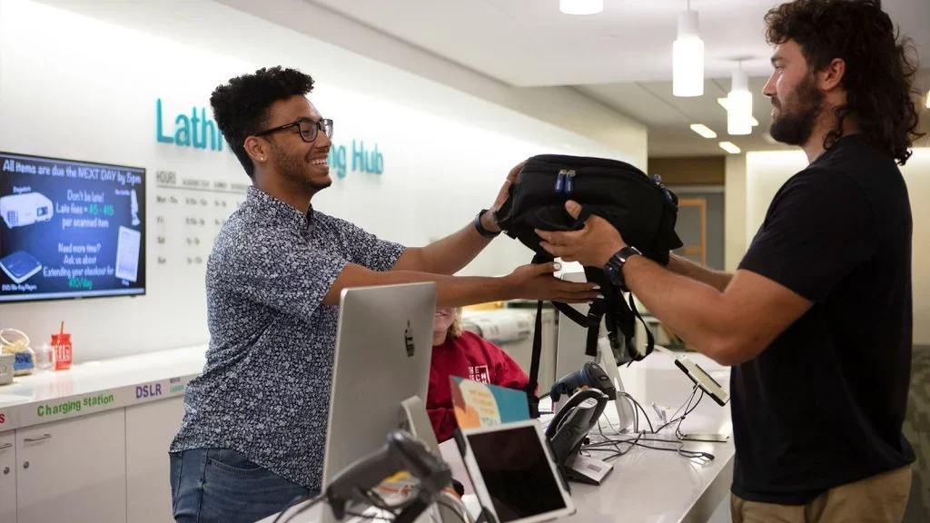 equipment-check-out-at-the-stanford-hub